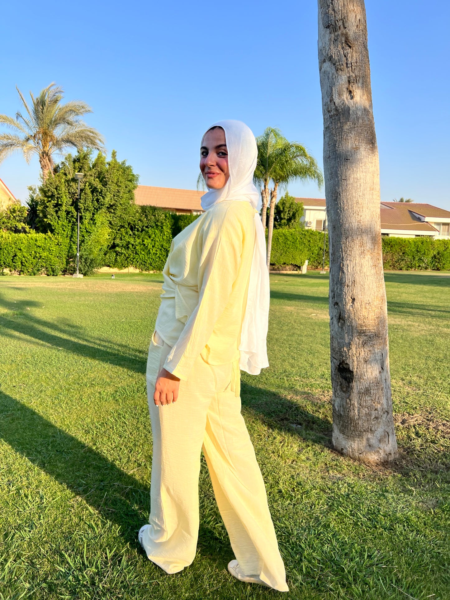 Linen pants in pastel yellow