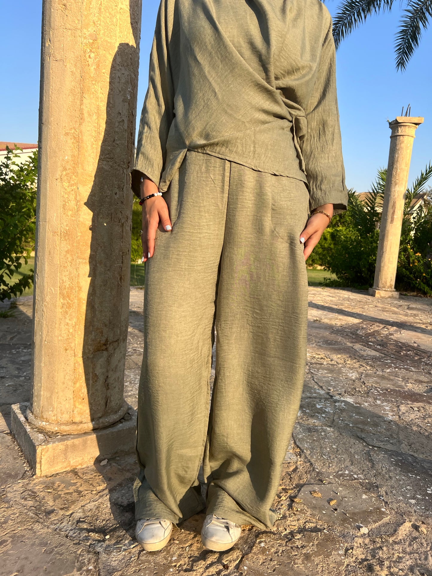 Linen pants in olive