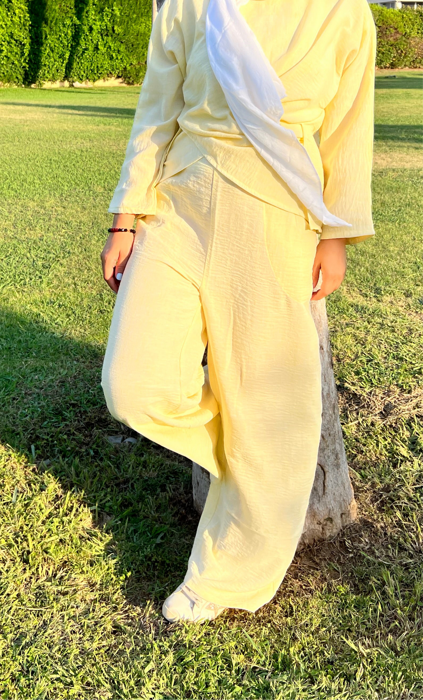 Linen pants in pastel yellow