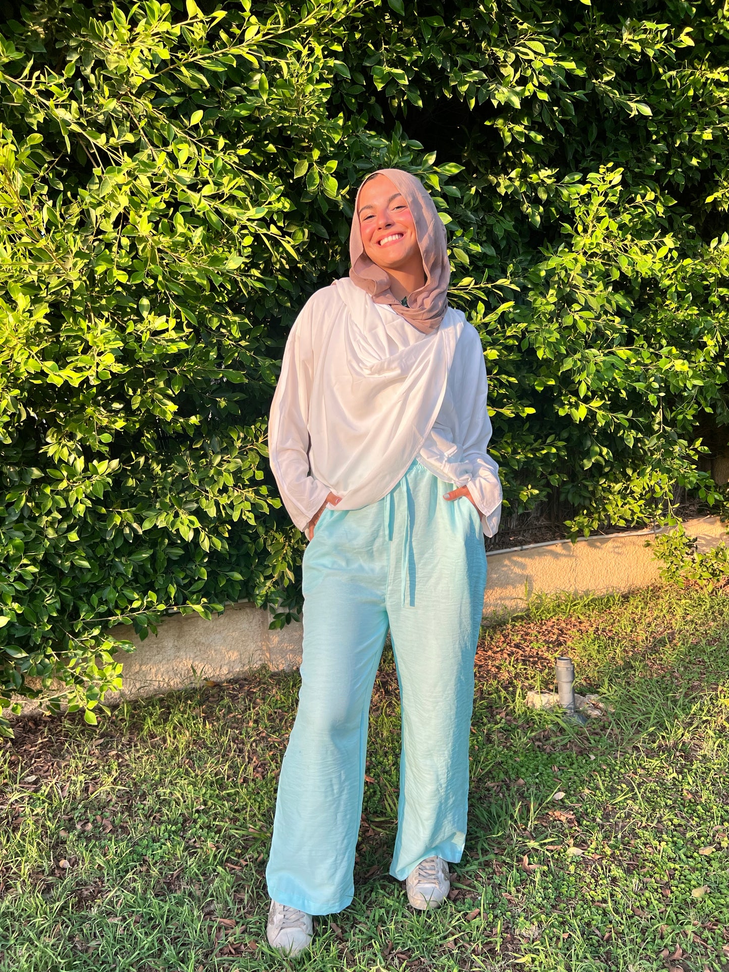 Linen pants in aquamarine