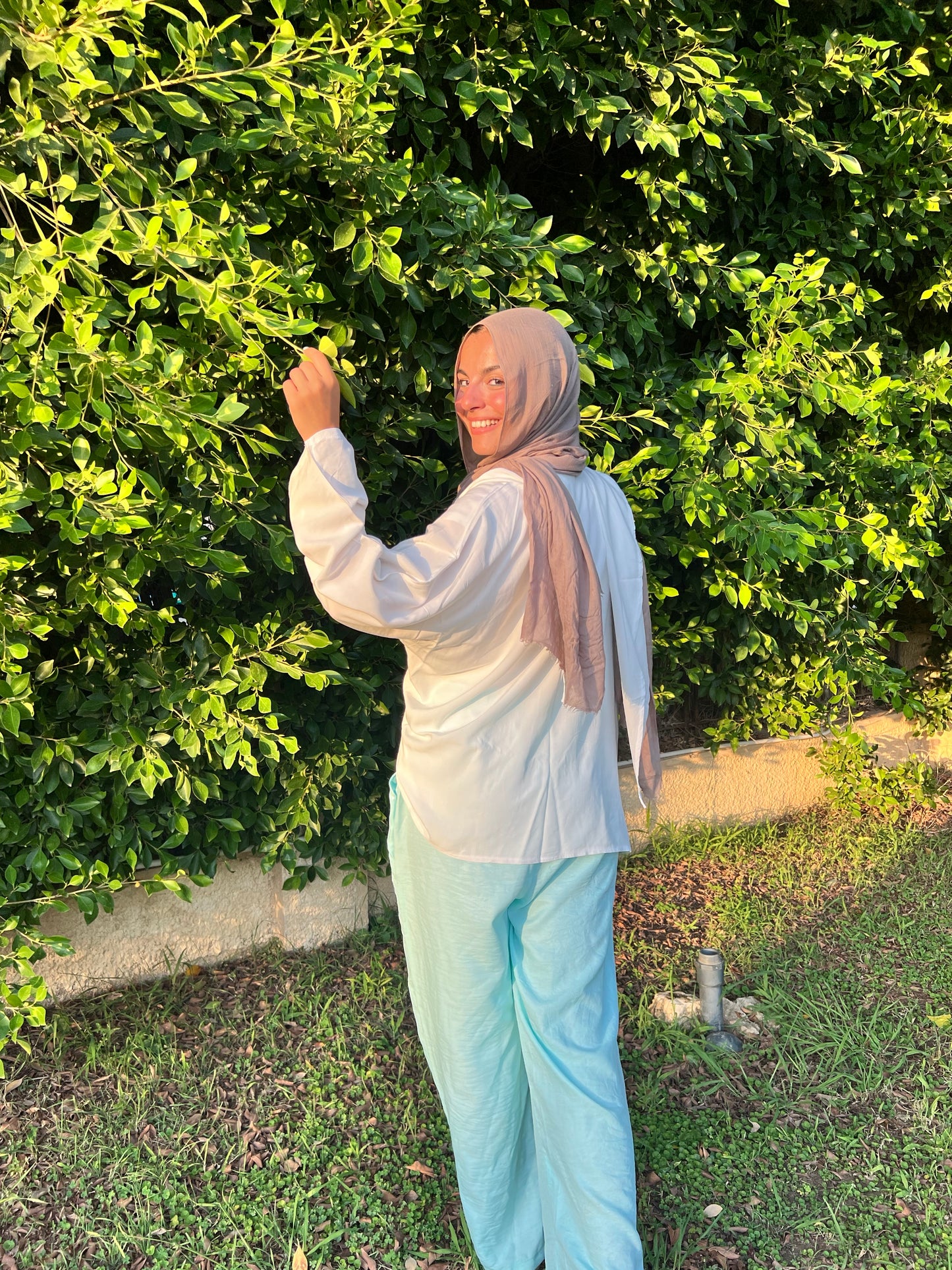Linen pants in aquamarine
