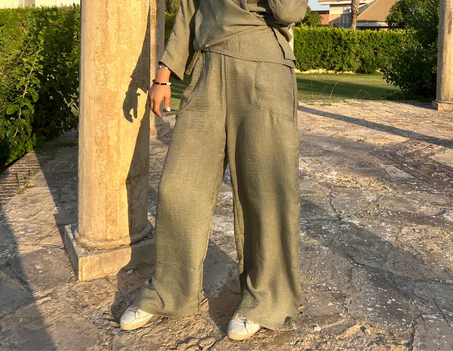 Linen pants in olive