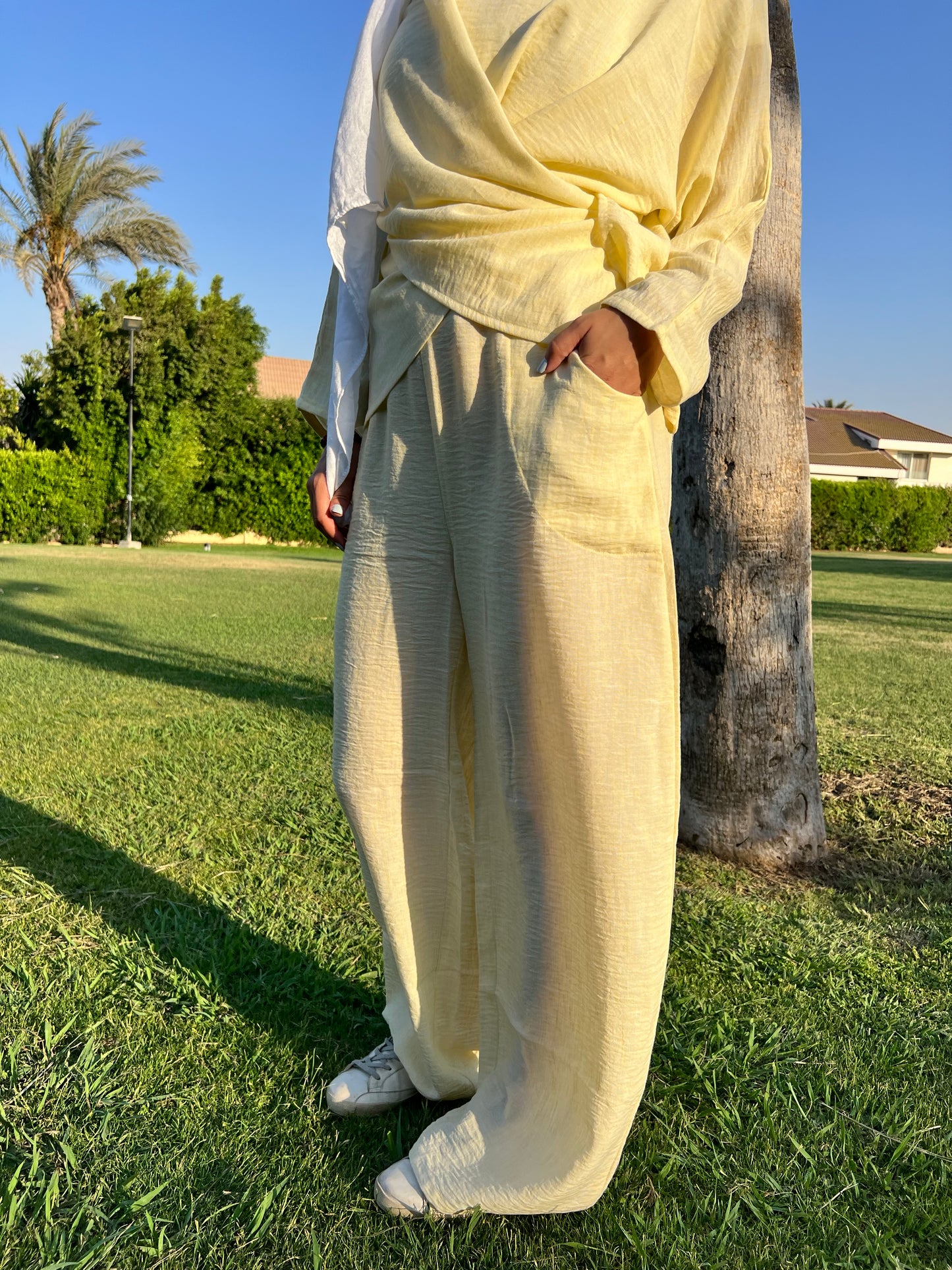 Linen pants in pastel yellow