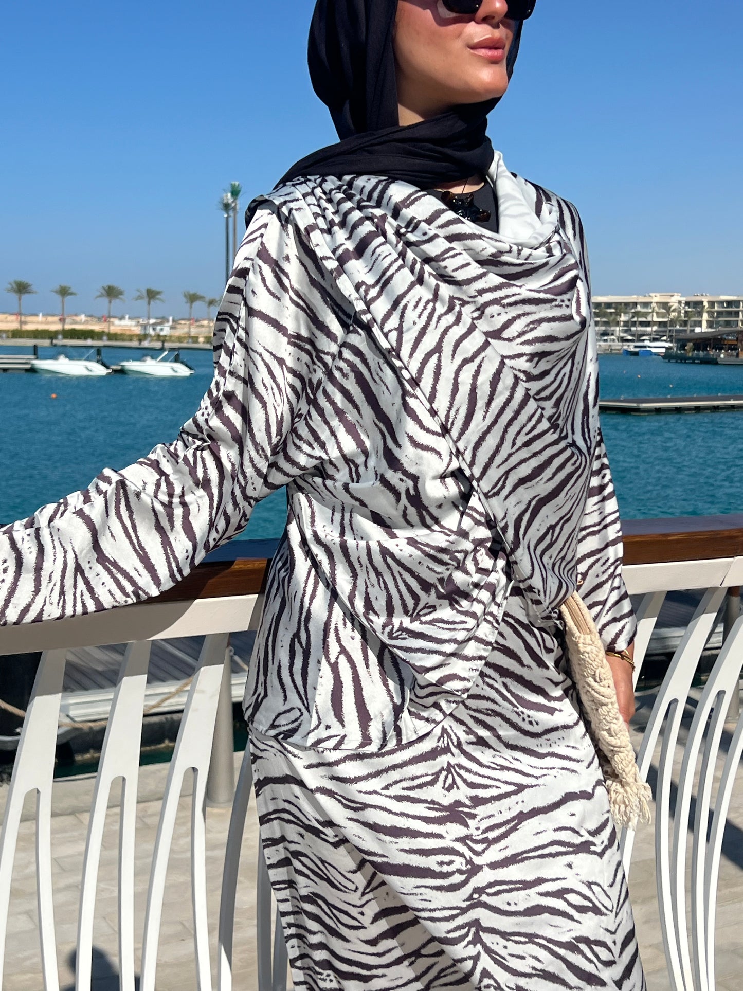 Savanna twist top