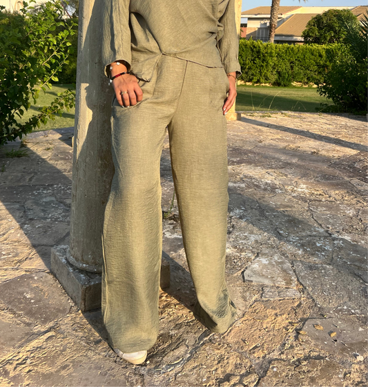 Linen pants in olive