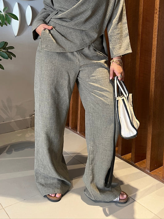 Linen pants in olive