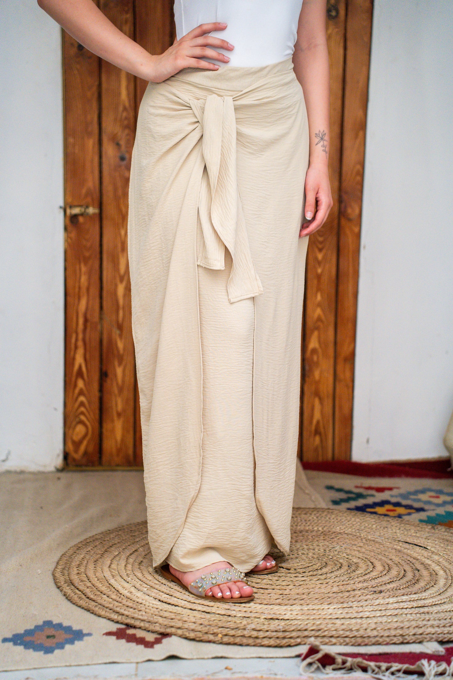 Wrap skirt in beige